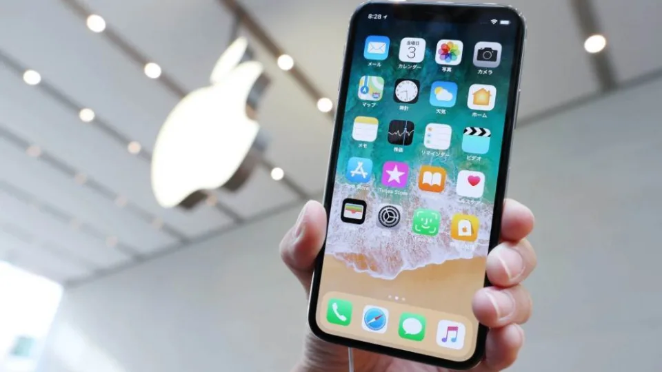 Europos Sąjunga sureagavo į atidėtą „Apple“ dirbtinio intelekto sprendimų debiutą regione, tokį sprendimą vadina antikonkurenciniu, pažėrė kritikos