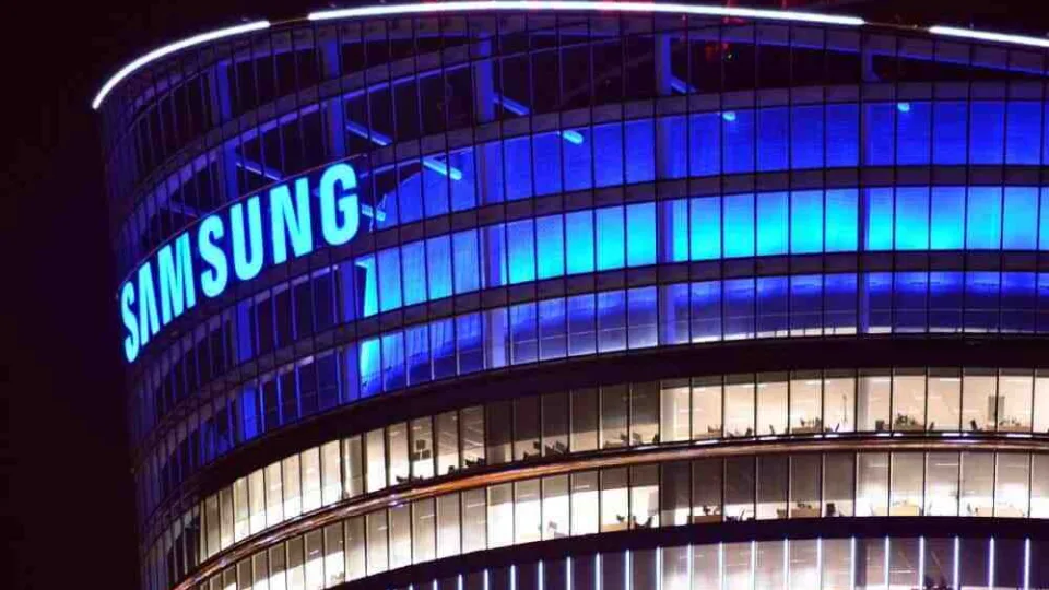 „Samsung“ fiksuoja rekordinius pirmojo ketvirčio rezultatus, kuris nulėmė ir „Galaxy S25“ serijos sėkmė