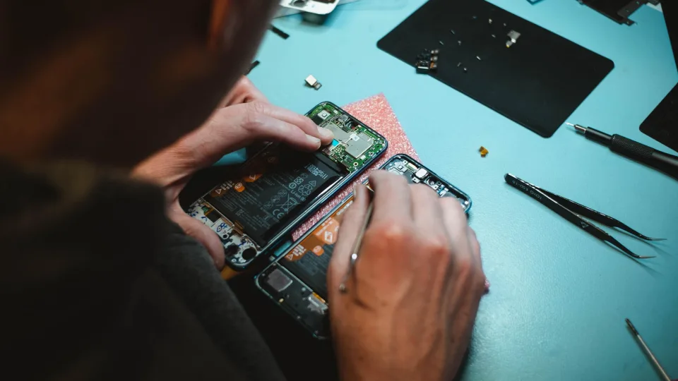 Telefonų remonto mitai: ar žinojote, kad tai ką daugelis laiko realybe yra tik mitas?