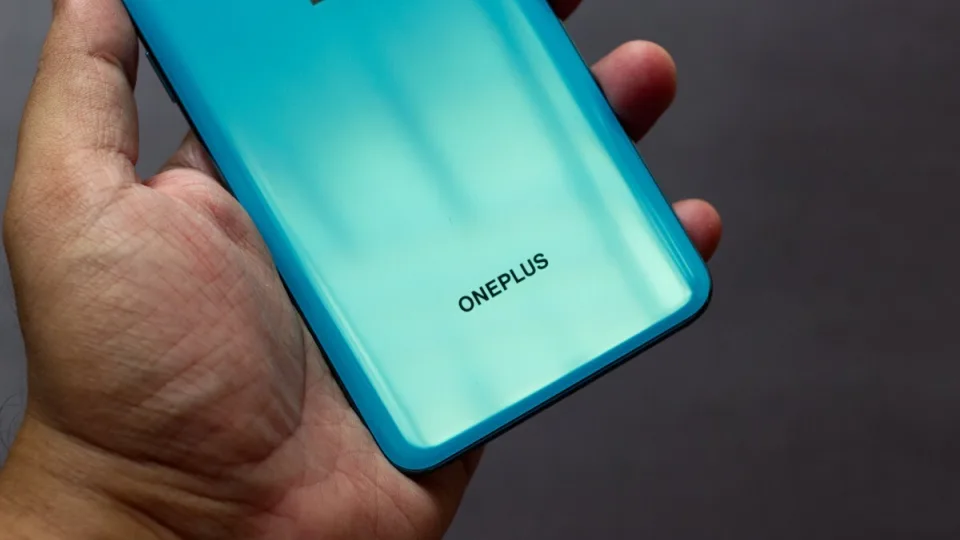Pigiausių „OnePlus“ telefonų pirkėjų laukia nemaloni staigmena: nebus tokie ilgaamžiški, kaip tikėtasi