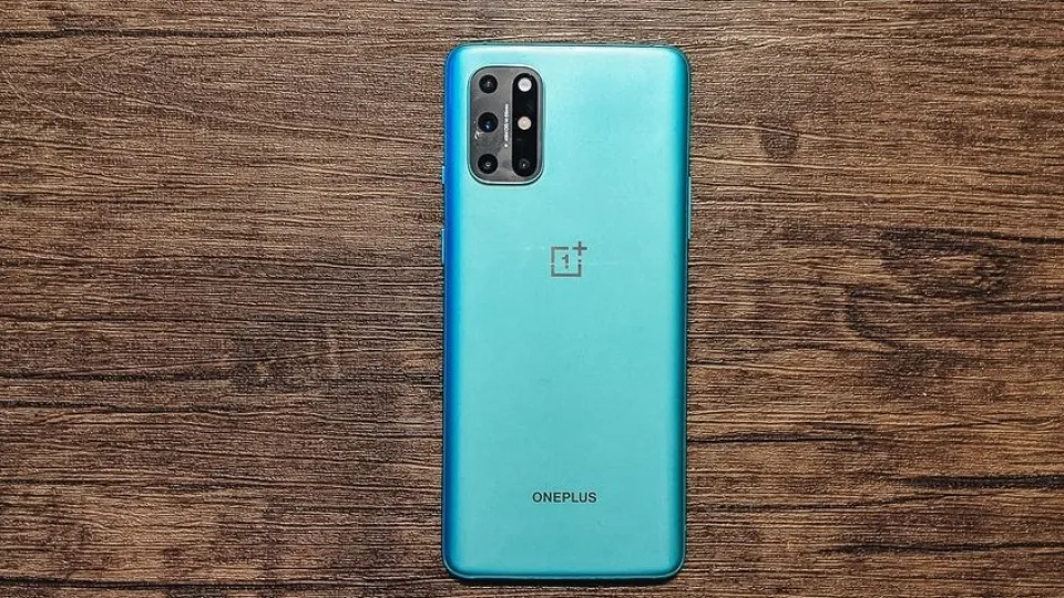 Puiki proga įsigyti „OnePlus 8T“ flagmaną gerokai pigiau: dabar jis parduodamas už kone 100€ mažesnę kainą!