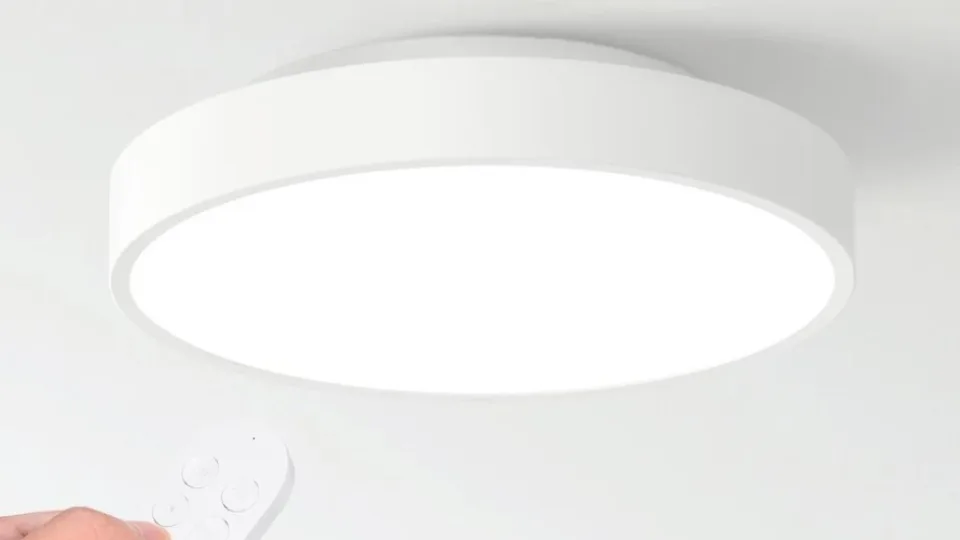 Atsikratykite tamsos savo namuose: išmanusis „Xiaomi“ šviestuvas dabar kainuoja mažiau nei 50€ ir atkeliauja iš Europos sandėlių!