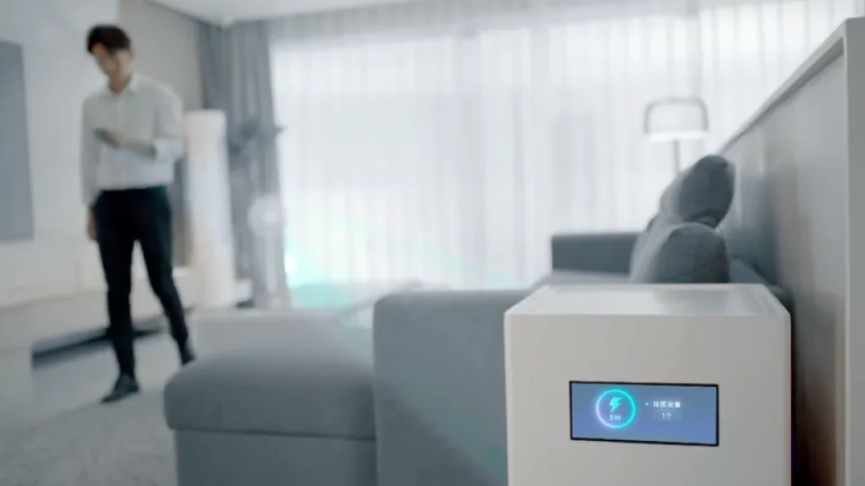 „Xiaomi“ pristatė visiškai belaidę įkrovimo sistemą: telefonus įkraus kelių metrų atstumu