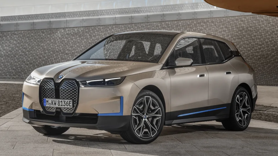 BMW nenustoja stebinti: automobiliuose įdiegė emocijas gebantį reikšti žmogų