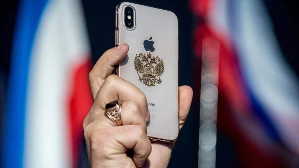 Rusijoje parduodami „iPhone” bus ypatingi: „Apple” atsiklaupė prieš Rusijos valdžią