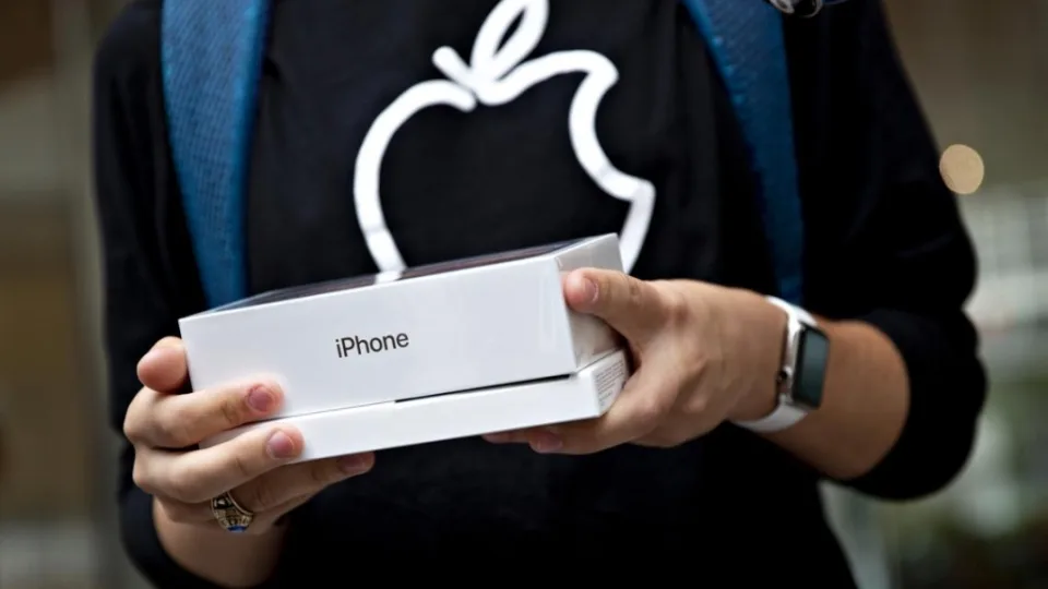 Kol „Samsung” klientai bėga, „Apple” džiaugiasi neįtikėtinu lojalumu: antrą kartą pirktų 9 iš 10