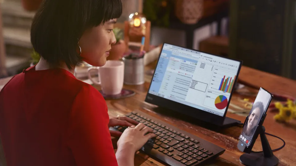 „Motorola“ pasiruošusi nustebinti: Jūsų telefoną pavers asmeniniu kompiuteriu