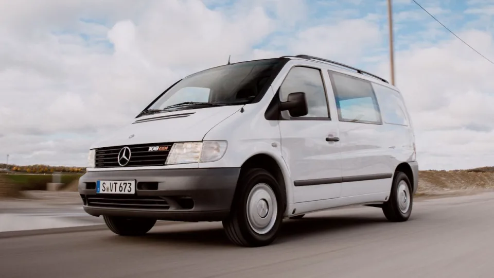 „Mercedes-Benz” švenčia: lygiai prieš 25 metus pasirodė viską pakeitęs modelis