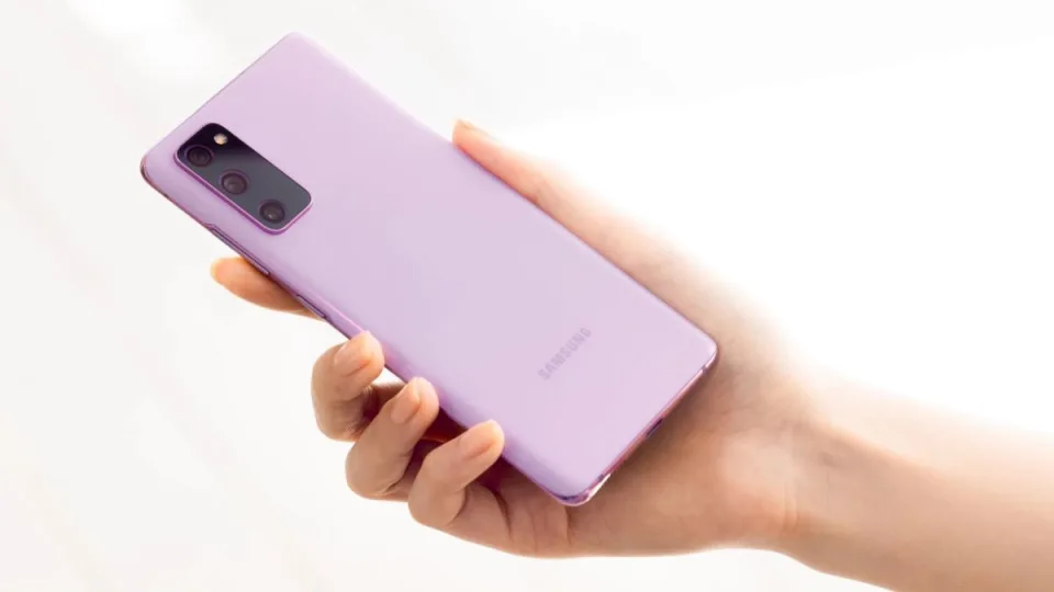 „Samsung“ ruošia staigmeną: atkeliaus dar pigesnė „Galaxy S20 FE“ versija