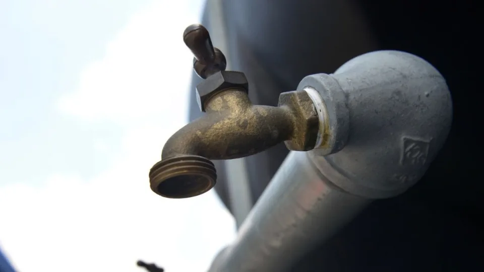 Kai kitą kartą namie dings vanduo, kalti gali būti programišiai: nuteistas vandentiekį nulaužęs asmuo