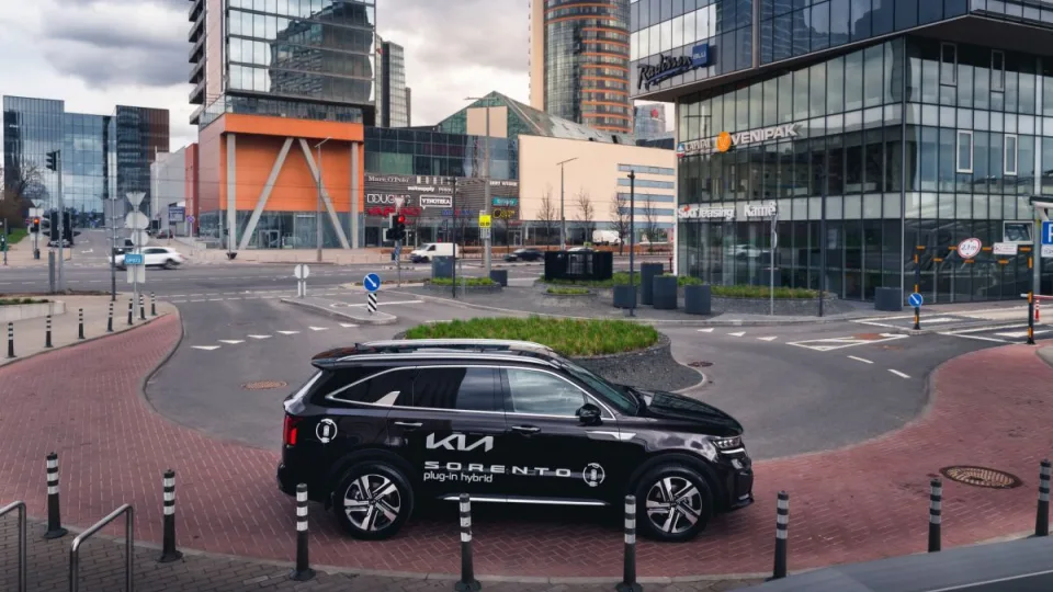 Lietuvą pasiekė naujas „Kia” milžinas: jau spėjo aplenkti „BMW X6” ir netgi „Aston Martin”