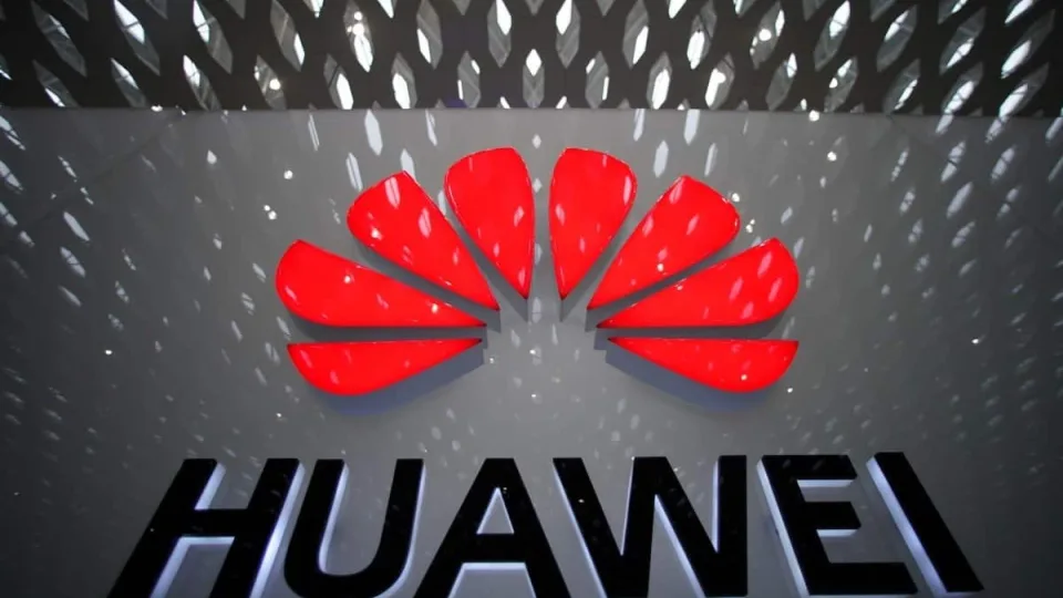 „Huawei“ 2020 m. planuoja atleisti 10% vadovų