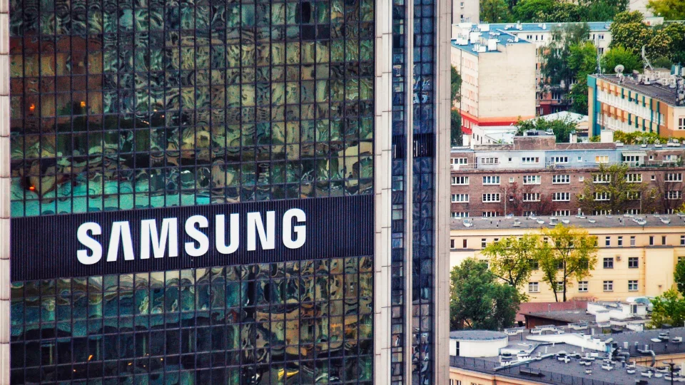 „Samsung“ meta milžiniškas investicijas: sieks išlaikyti savo lyderio vaidmenį