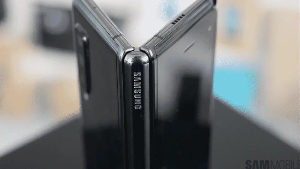 „Samsung“ į naują „Galaxy Fold“ modelį gali sudėti viską kas geriausia