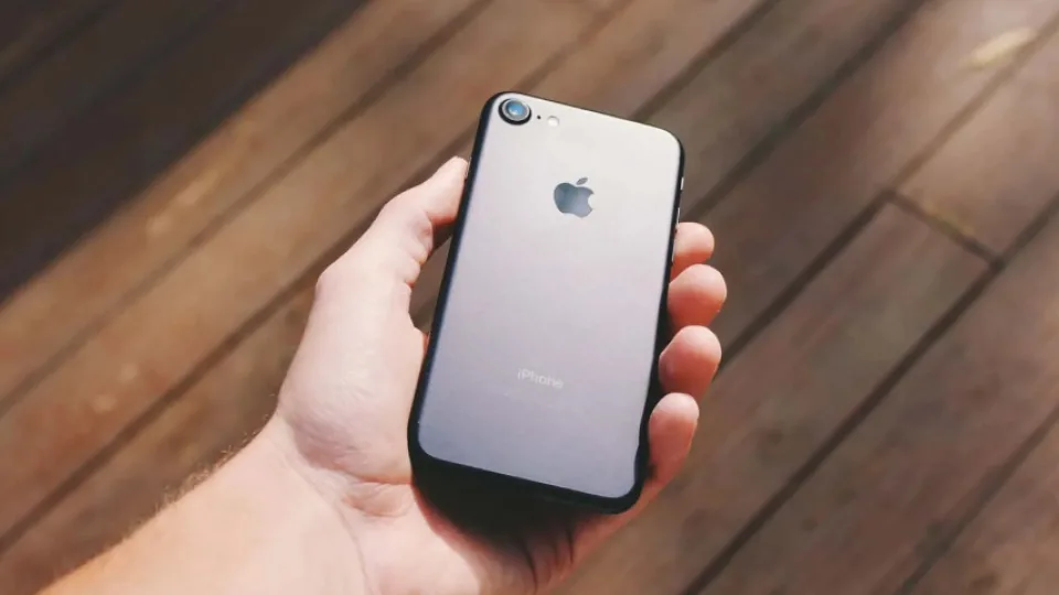 Aiškėja pigaus „iPhone 9“ telefono dizaino subtilybės, gamintojas nukels mus kelis metus atgal