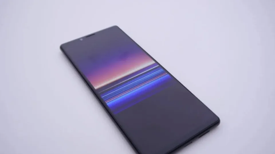 Kitą mėnesį pasirodantis „Sony“ flagmanas turės itin talpią bateriją