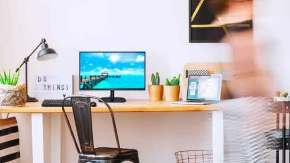 AOC pristato biudžetinės klasės „B2“ serijos monitorius su berėmiu ekrano dizainu trijose pusėse