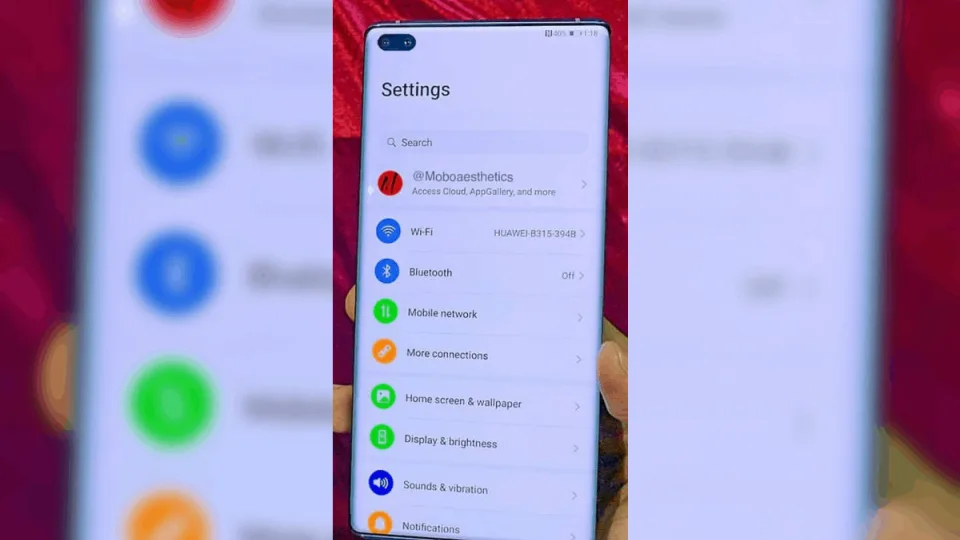 Manoma, kad šioje nuotraukoje užfiksuotas „Huawei P40 Pro”: įspūdingas dizainas, jokių ekrano rėmų