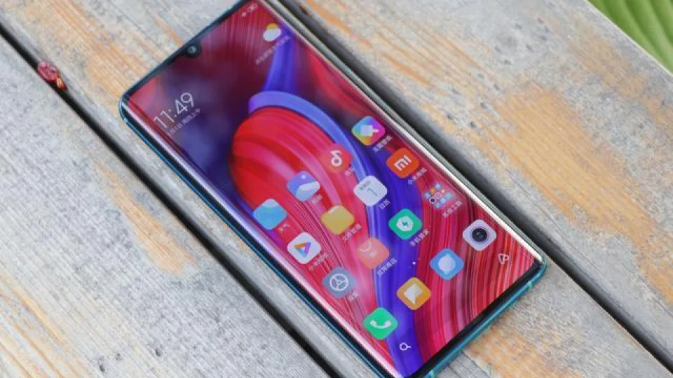 „Samsung“ dovanoja „Xiaomi“ telefonus