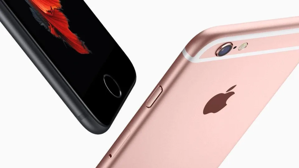 „Apple” skaudžiai nubausta už senesnių „iPhone” veikimo sulėtinimą