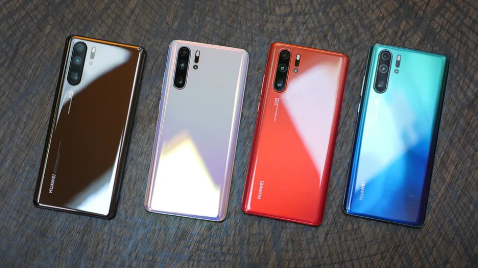 „Huawei P30 Pro” kaina pramušė naują dugną: pardavėjai jau gyvena „P40” serijos nuotaikomis