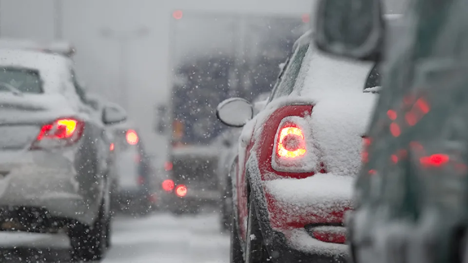 Žiemos metu tai privalu žinoti kiekvienam vairuotojui: pamiršote vieną dalyką ir liksite kalti po avarijos