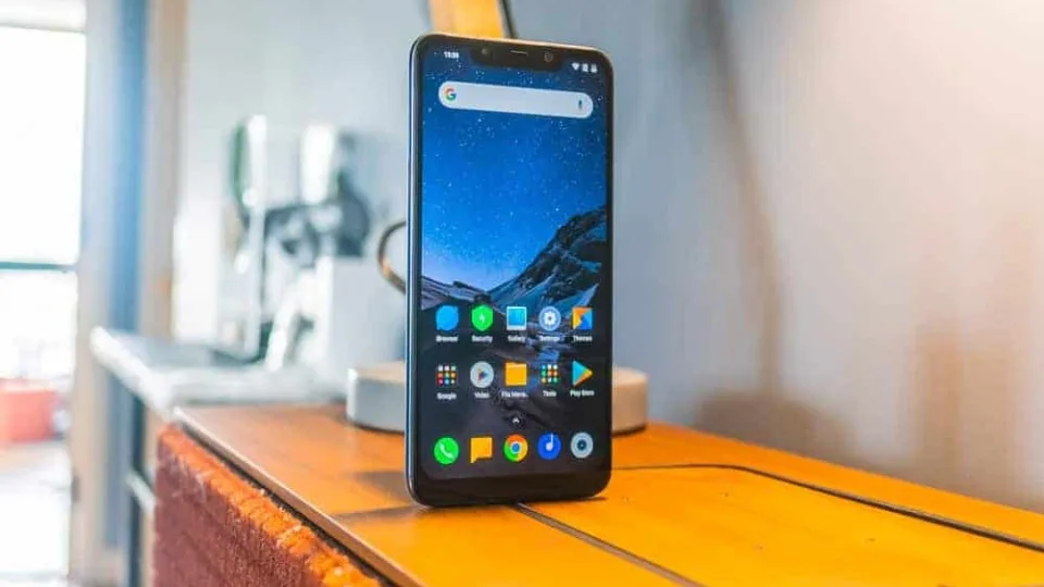 Puikios naujienos „Pocophone F1“ telefonų savininkams: „Xiaomi“ pagaliau išleido „Android 10“ atnaujinimą