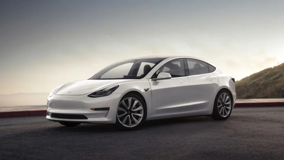 Vilnietė gimtadienio rytą sulaukė stulbinančios žinios: vienas iš keturių „Teleloto“ bilietų atnešė įspūdingą elektrinį automobilių
