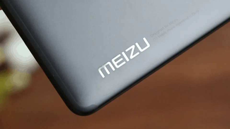 „Meizu“ vis dar ruošia savo naują flagmaną: pasirodę naujos „Meizu 17“ nuotraukos atskleidžia įdomų dizaino sprendimą