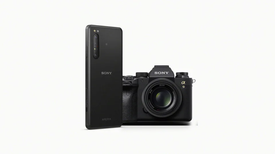Naujasis „Sony Xperia Pro” kainuos nesuvokiamai daug: 1350 eurų vertės „Samsung Galaxy S20 Ultra” galės slėptis po lapais