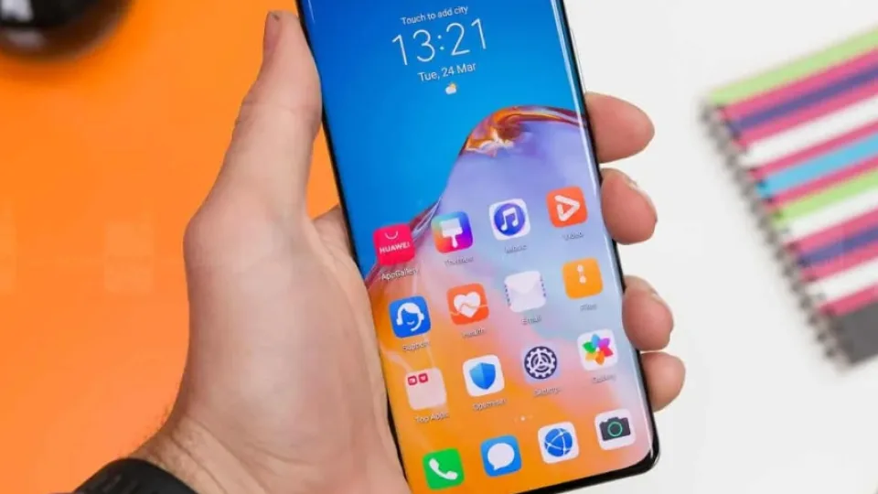 Papuoškite savo telefoną „Huawei P40“ serijai skirtais ekrano fonais