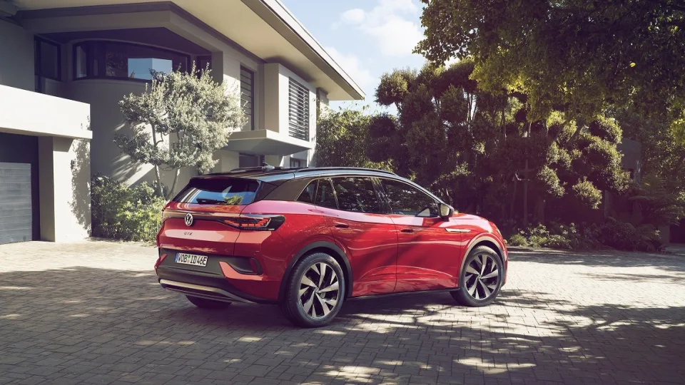 Renkantis automobilį - svarbiausia įvertinti individualius poreikius: ar tiesa, kad elektromobiliai ir hibridai dėvisi greičiau nei tradiciniai automobiliai?