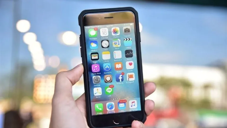 Laukiantiems naujo pigaus „iPhone“ išmaniojo telefono – prastos naujienos: naujasis „iPhone SE 4“ gali būti kiek brangesnis nei jo pirmtakas