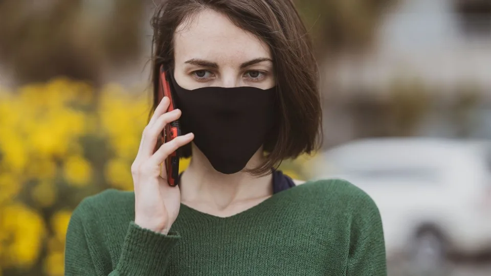 Telefonas maišelyje, kaukės ir veido atpažinimas – ko nepamiršti prieš ilgąjį savaitgalį?