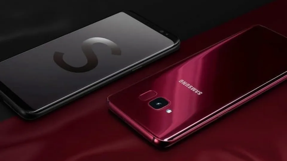 „Samsung“ pristatė „Galaxy S light“ - paprastesnė „Galaxy S8“ versija
