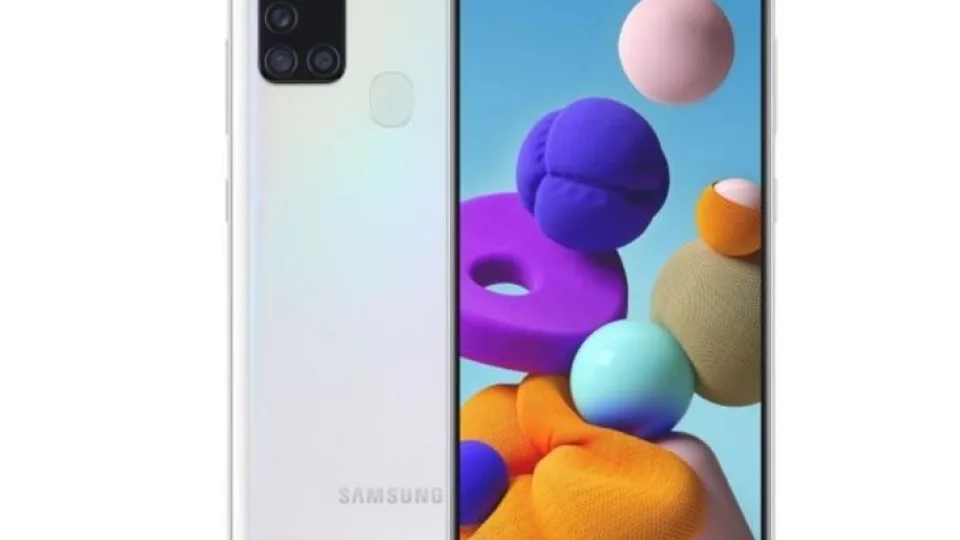„Samsung“ pristatė dar vieną pigų telefoną: 200€ kainuosiantis telefonas išsiskirs dideliu ekranu, talpia baterija ir kamerų gausa