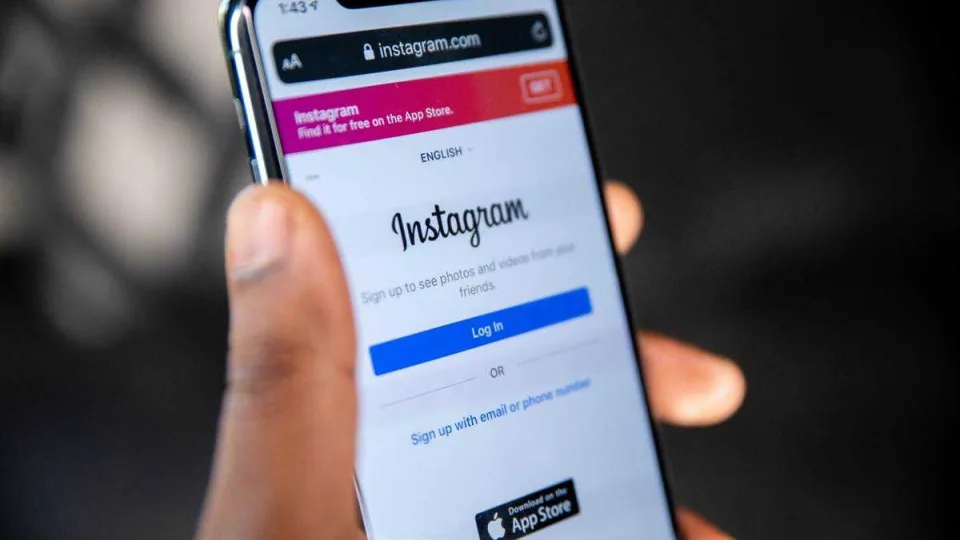 „Instagram“ sulaukė gausybės naujų galimybių: dabar galite ne tik koreguoti išsiųstas žinutes, bet ir iškelti svarbiausius pokalbius į viršų