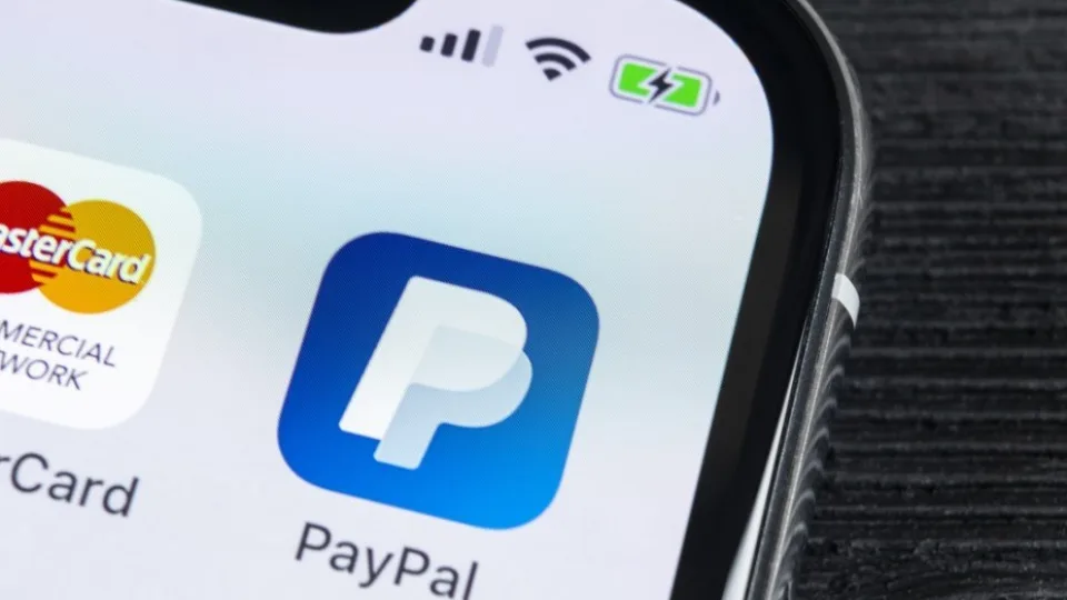„iPhone“ telefonų turėtojai gali naudotis bekontakčiais „PayPal“ mokėjimais, tačiau tik vienoje šalyje