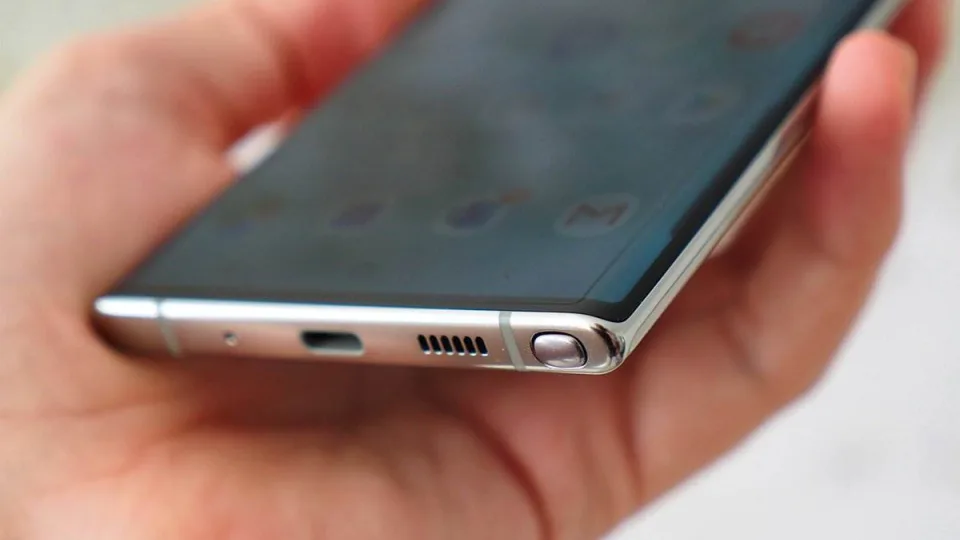 „Samsung Galaxy Note20+” ekranas bus stipriai lenktas, bet vartotojai turės alternatyvą