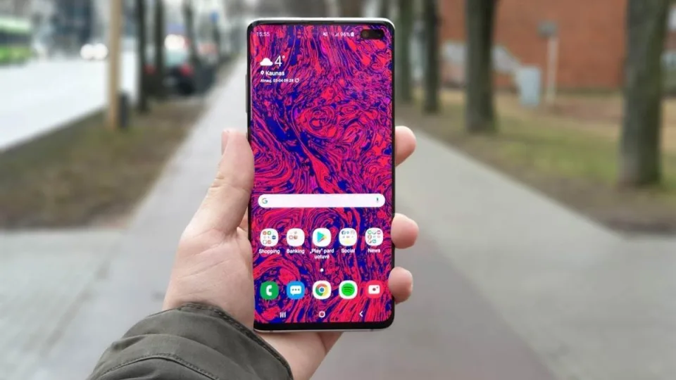 5 priežastys, kodėl „Samsung Galaxy S10” verta pirkti vietoje „Galaxy S20”