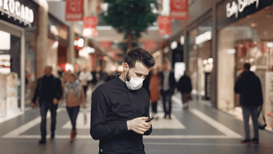 Jūsų telefonas galimai jūsų klausosi: kokią informaciją jis žino ir kaip apsisaugoti?