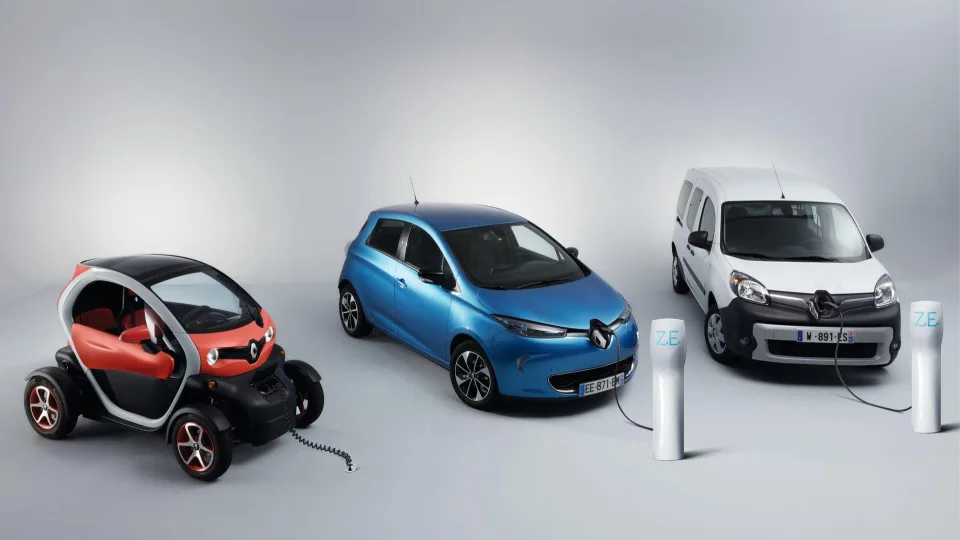 „Renault“ elektromobilių populiarumas auga lyg ant mielių: balandį užfiksuotas įspūdingas augimas