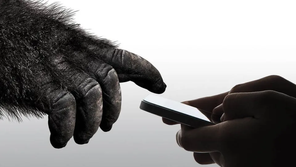 Pristatytas tvirčiausias „Gorilla Glass”: galite pamiršti apsaugines ekrano plėveles ir telefono dėklus