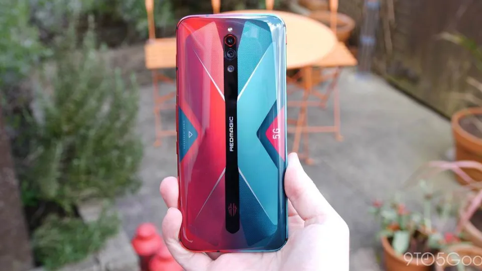 Pamirškite konsoles: „Red Magic 5S” telefonas žaidimus transliuos į televizorių ir veiks kaip pultas