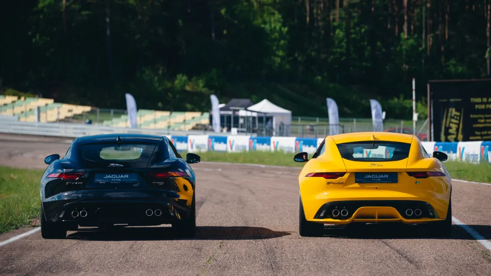 Lietuvoje išbandyti naujieji „Jaguar F-Type“: variklio garsas laimėtų „Euroviziją“