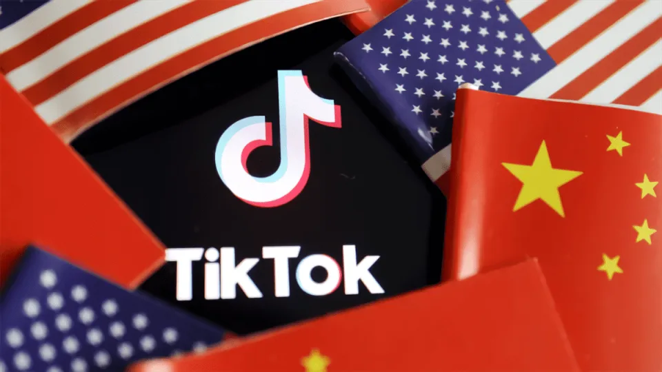 „Microsoft“ patvirtino gandus: vyksta derybos dėl „TikTok“ įsigijimo