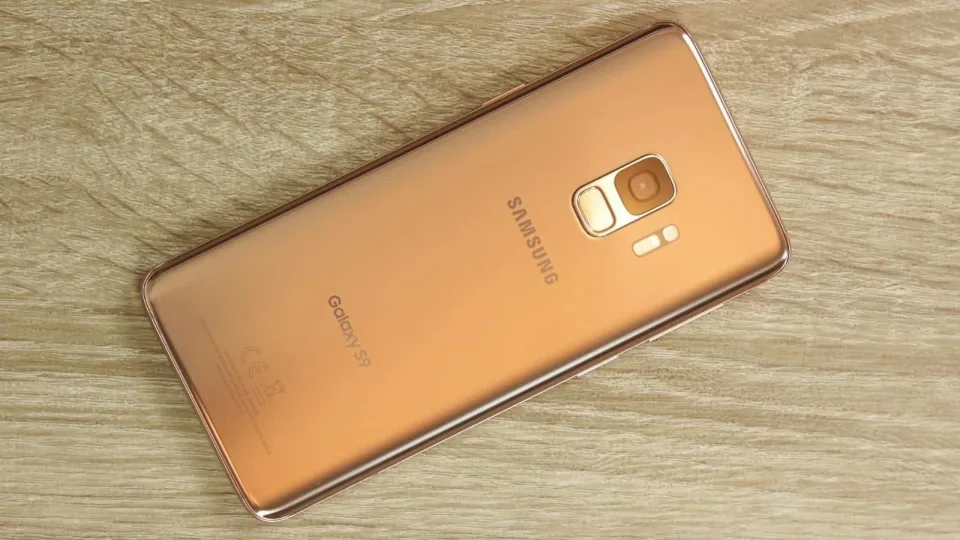 „Samsung“ pristatė išskirtinės spalvos „Galaxy S9“ ir „S9+“ modelius