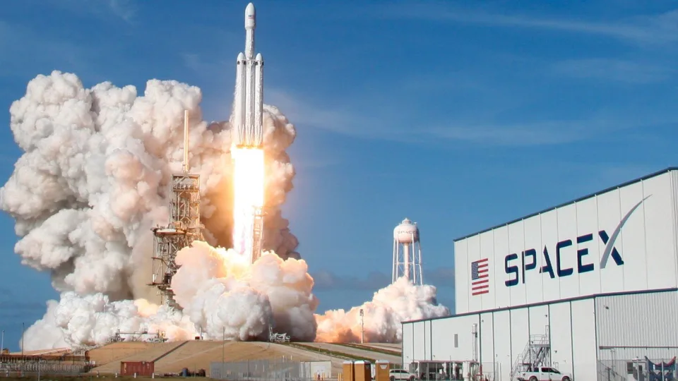 Ar Muskas parduos svajonę dėl Marso? „SpaceX“ ruošiasi žingsniui, kuris gali viską pakeisti