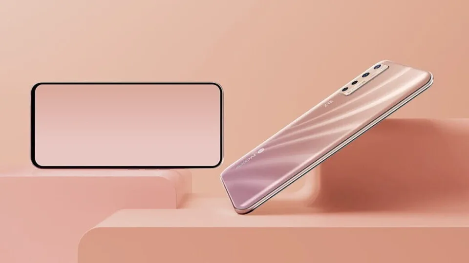 ZTE pristatė šedevrą: pademonstruotas telefonas su paslėpta asmenukių kamera