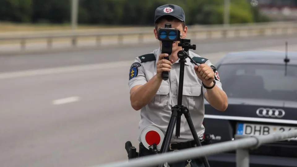 Greičio matuokliai erzina ne tik lietuvius: taisyklės šioje šalyje nustebins net ir visko mačiusius, vairuotojai pasiutę